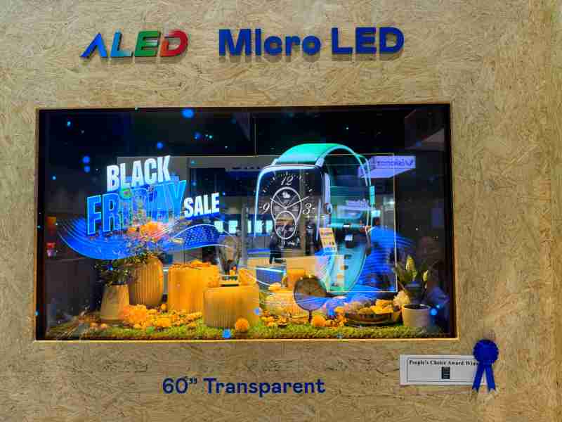 彩运网60吋高透明度Micro LED显示器获”最佳Micro LED技术应用奖”，，，，将Micro LED面板透明化之设计特性极致发挥，，以可扩展性无缝拼接技术打造，，，具备600 nits全画面亮度、、、大于60%穿透率及超过NTSC 110%的优异广色域表现，，，，可依需求灵活应用于各种场域