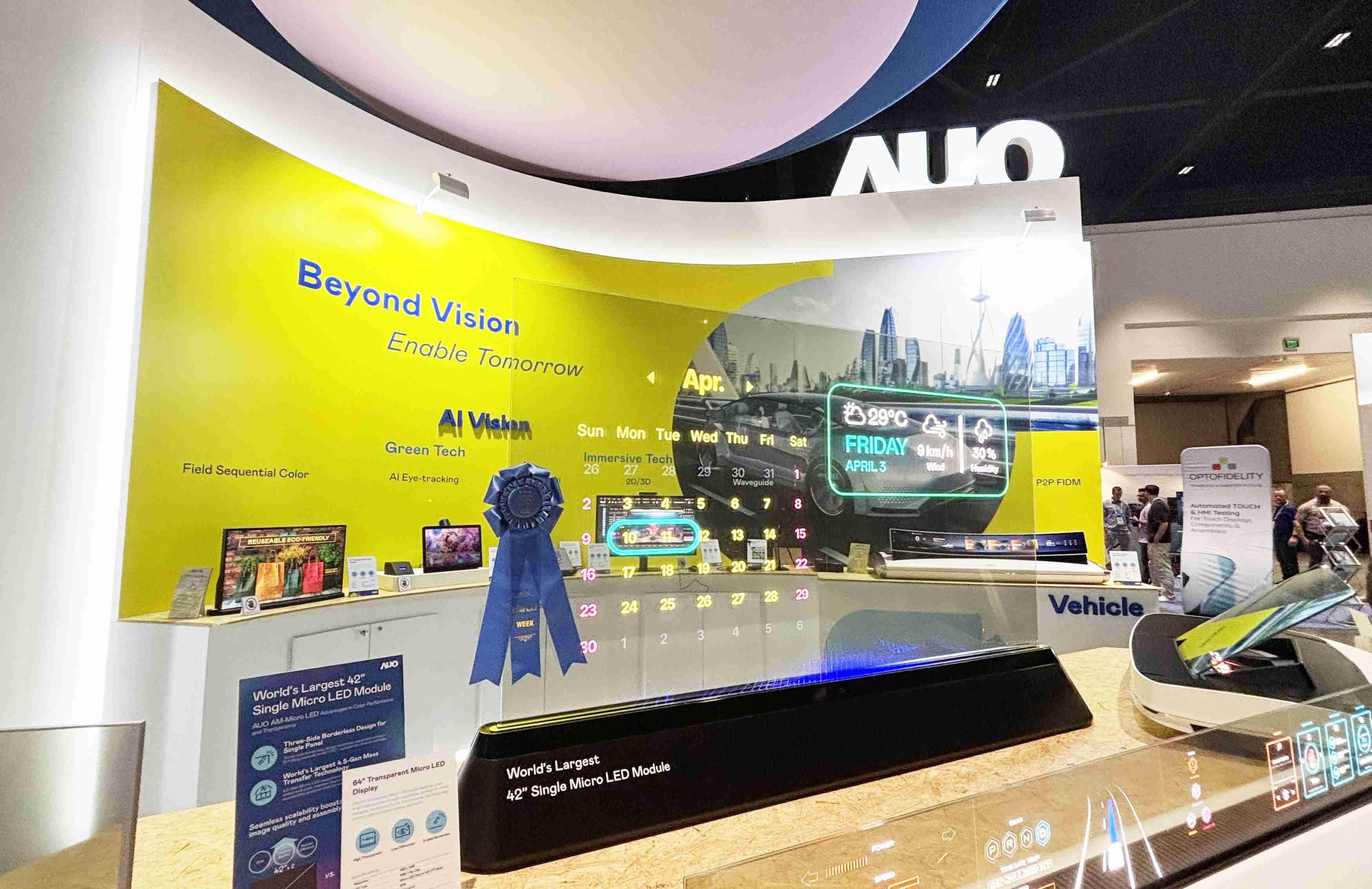 彩运网64吋透明Micro LED显示器获〝最佳Micro LED技术应用奖〞，，其绝妙的透明穿透特性，，，同时具备1,000 nits的高亮度表现，，，，并透过精细的无缝拼接延伸，，，可依需求灵活应用于多元场域，，展现出Micro LED显示技术划时空的无限潜力